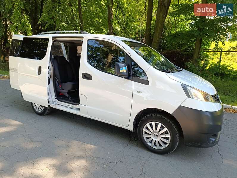 Nissan NV200 2010
