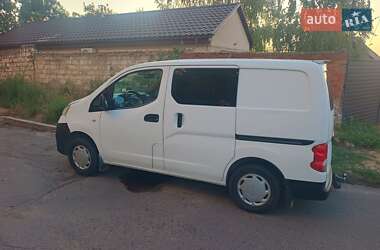 Вантажопасажирський фургон Nissan NV200 2012 в Миколаєві