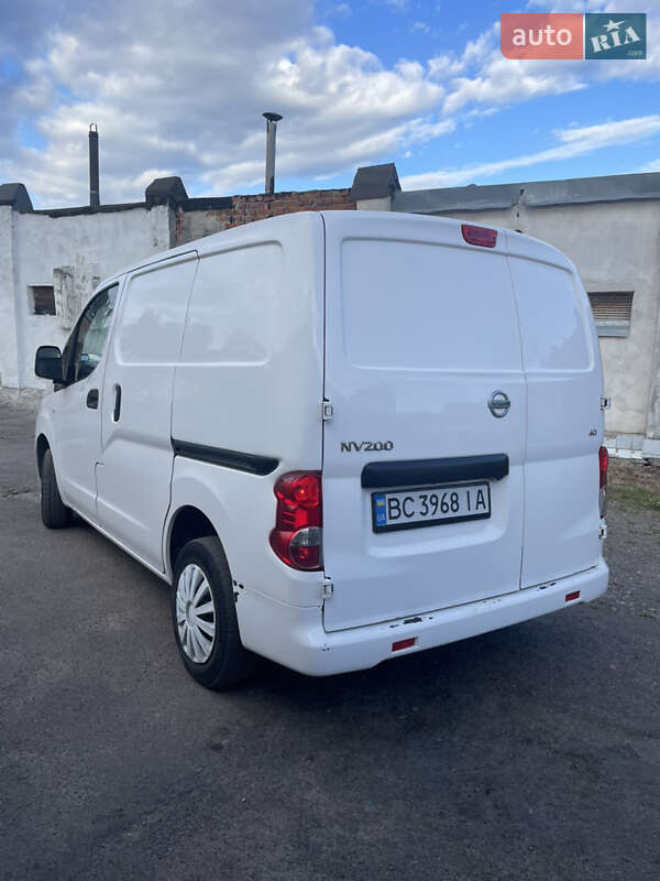 Грузовой фургон Nissan NV200 2016 в Львове