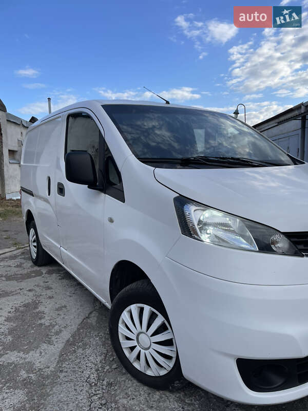 Грузовой фургон Nissan NV200 2016 в Львове