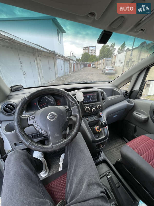 Грузовой фургон Nissan NV200 2016 в Львове
