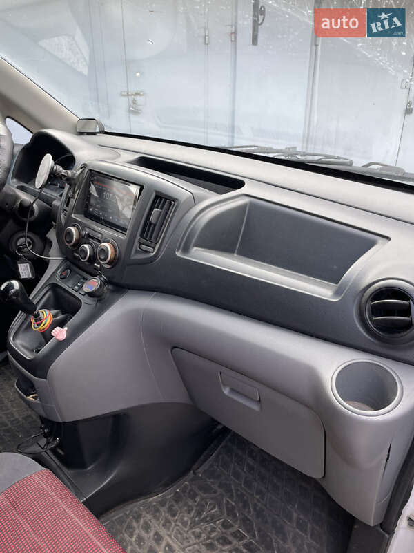 Грузовой фургон Nissan NV200 2016 в Львове