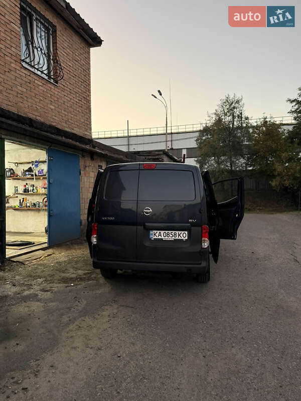 Вантажний фургон Nissan NV200 2017 в Києві