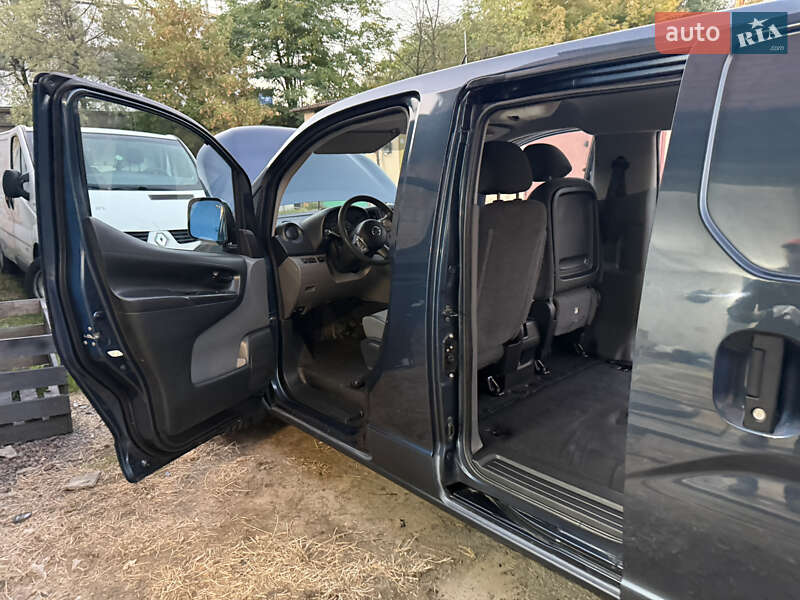 Вантажний фургон Nissan NV200 2017 в Києві