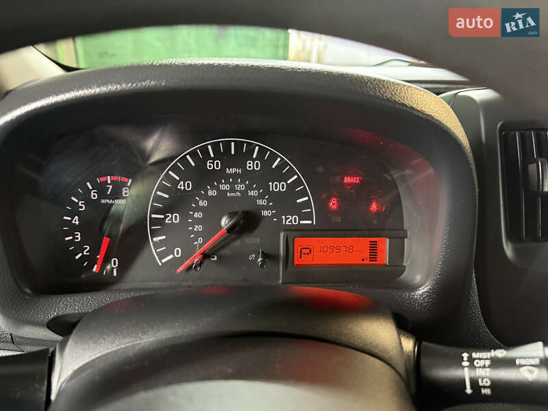 Вантажний фургон Nissan NV200 2017 в Києві