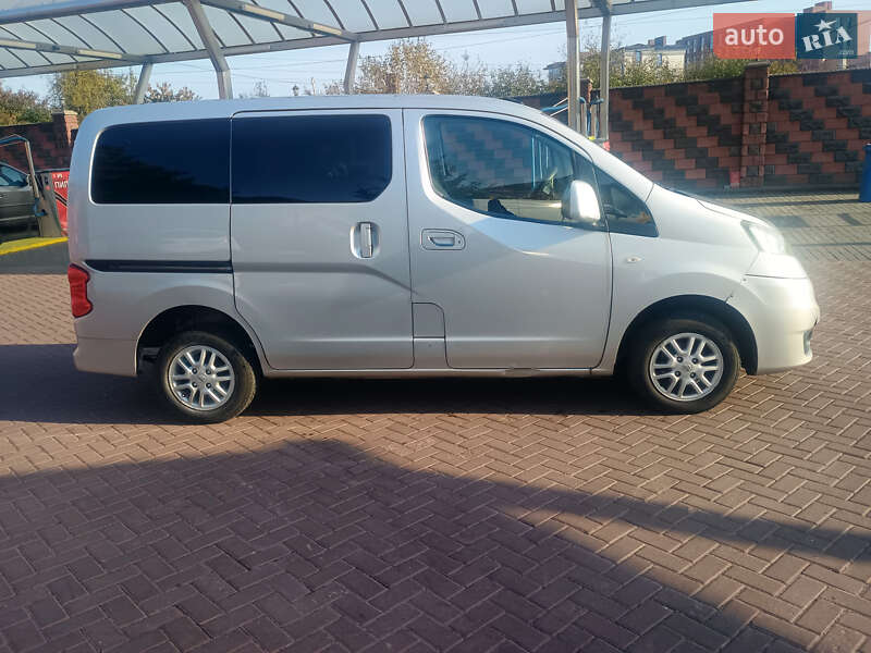 Минивэн Nissan NV200 2011 в Ровно фото 4 Минивэн Nissan NV200 2011 в Ровно