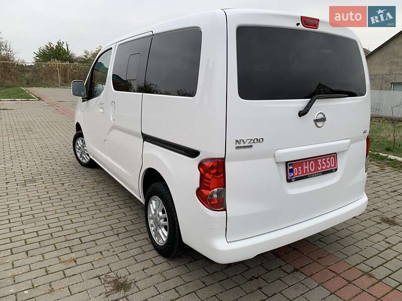 Мінівен Nissan NV200 2015 в Одесі