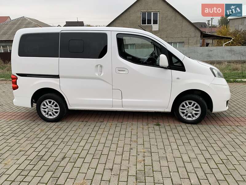 Мінівен Nissan NV200 2015 в Одесі