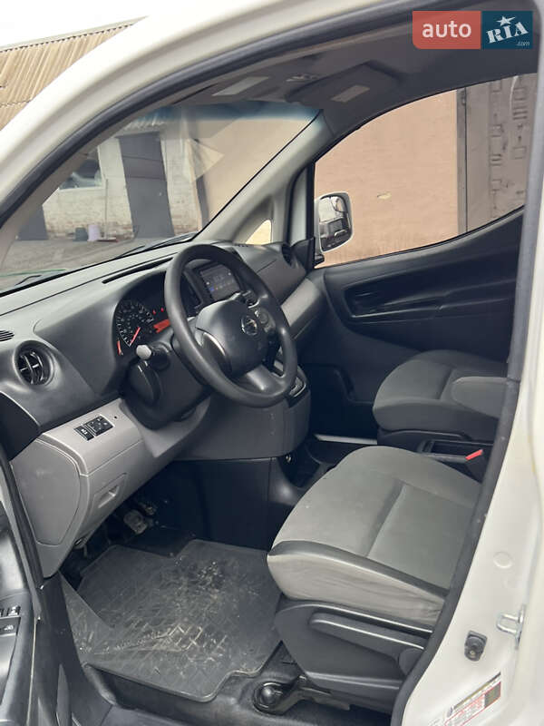 Вантажний фургон Nissan NV200 2017 в Дніпрі