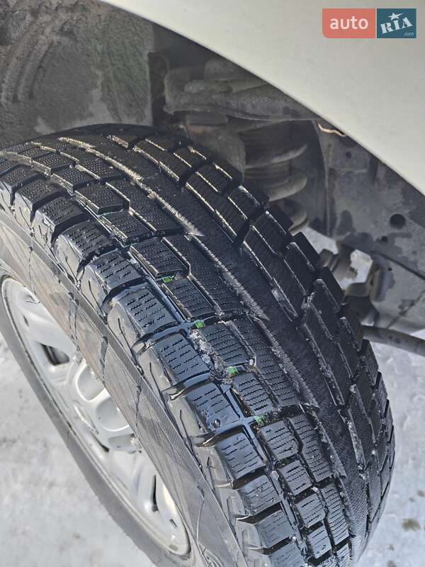 Грузовой фургон Nissan NV2500 2017 в Львове