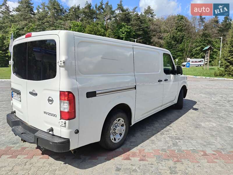 Грузовой фургон Nissan NV2500 2017 в Львове