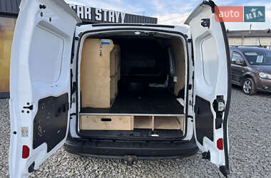 Вантажний фургон Nissan NV250 2020 в Стрию