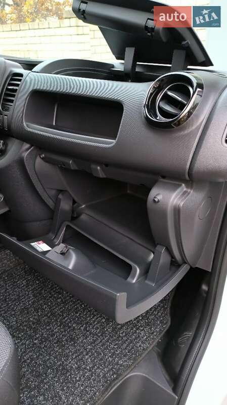 Вантажний фургон Nissan NV300 2019 в Харкові