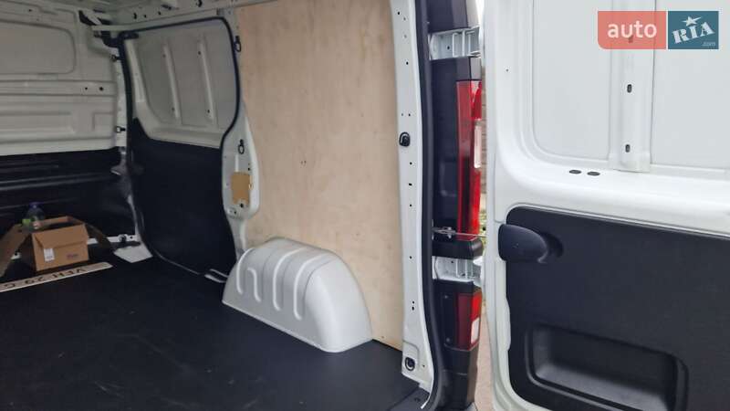 Вантажний фургон Nissan NV300 2019 в Харкові