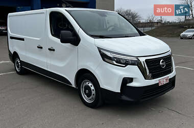 Вантажний фургон Nissan NV300 2022 в Рівному