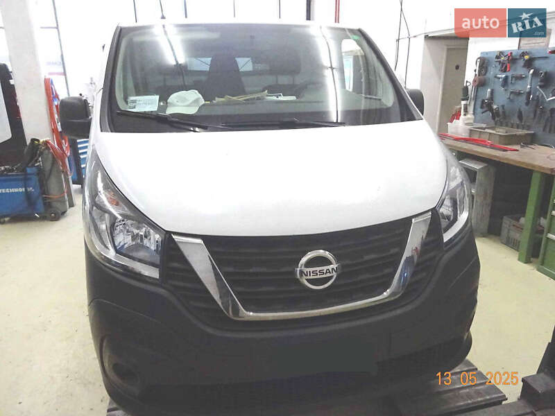 Nissan NV300 2020
