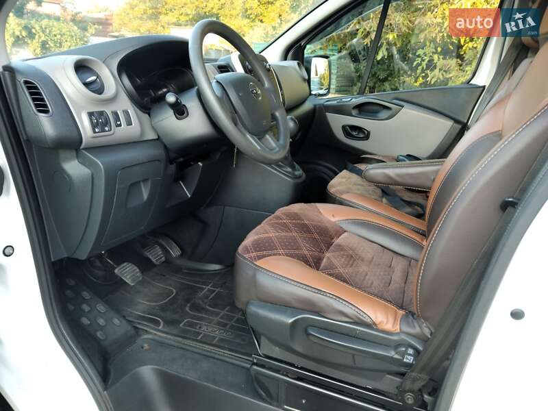 Мінівен Nissan NV300 2017 в Володимирі