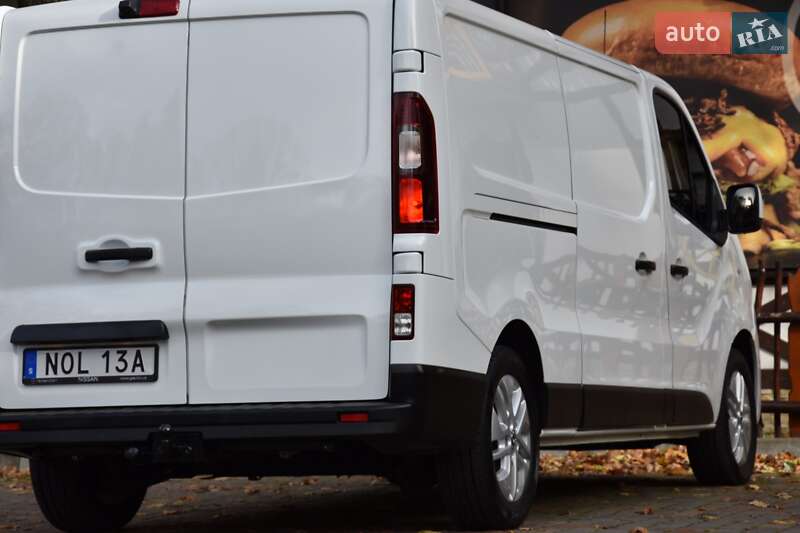 Вантажний фургон Nissan NV300 2021 в Львові