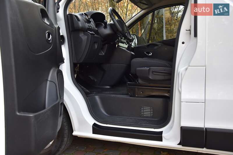 Вантажний фургон Nissan NV300 2021 в Львові