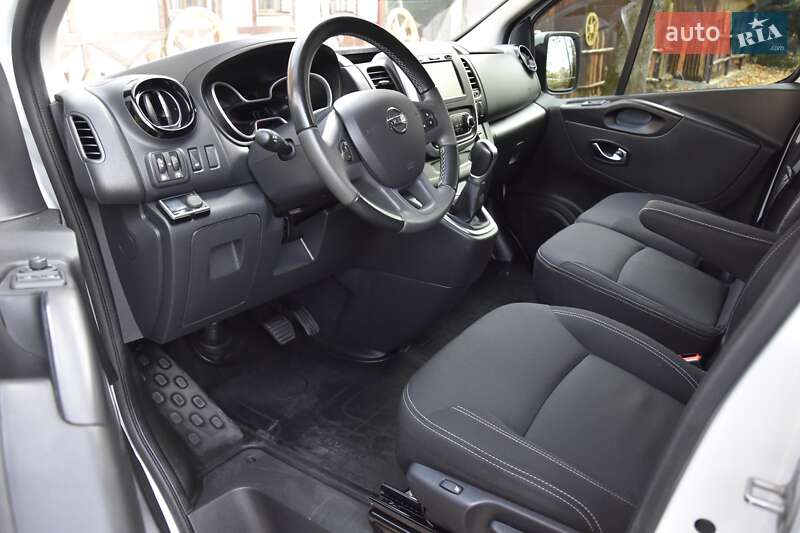 Вантажний фургон Nissan NV300 2021 в Львові