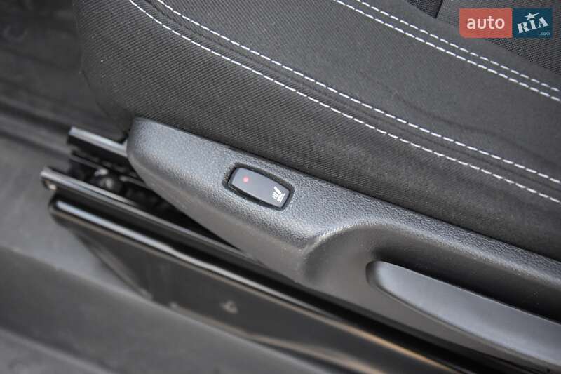 Вантажний фургон Nissan NV300 2021 в Львові