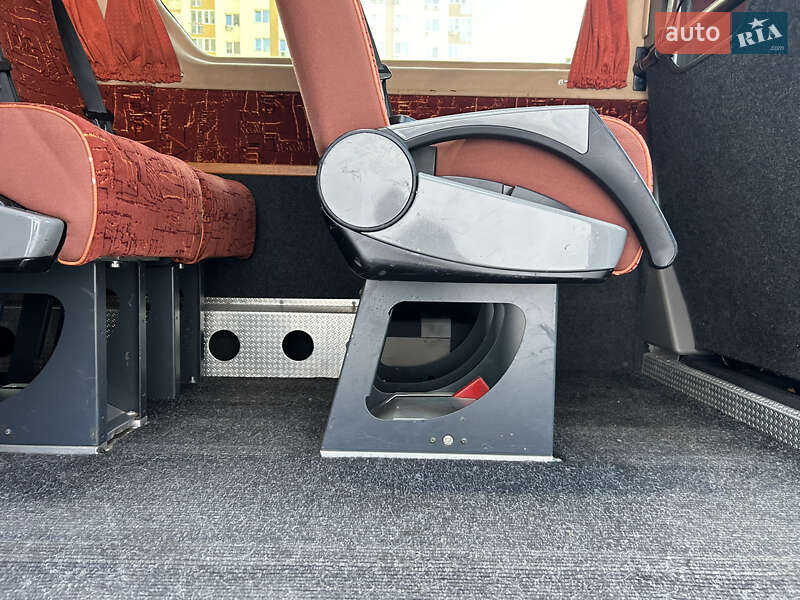 Туристический / Междугородний автобус Nissan NV400 2013 в Киеве