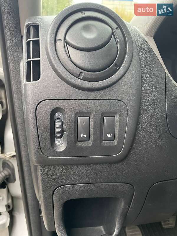 Грузовой фургон Nissan NV400 2017 в Луцке