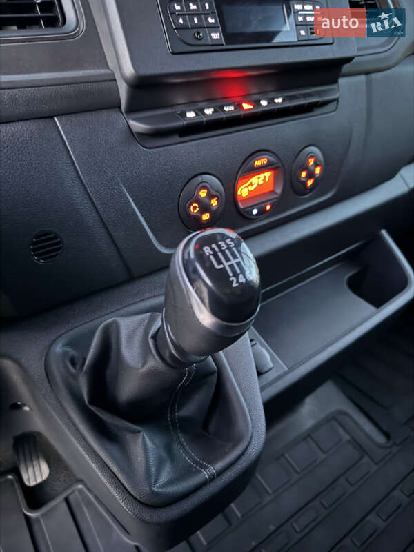 Вантажний фургон Nissan NV400 2020 в Луцьку