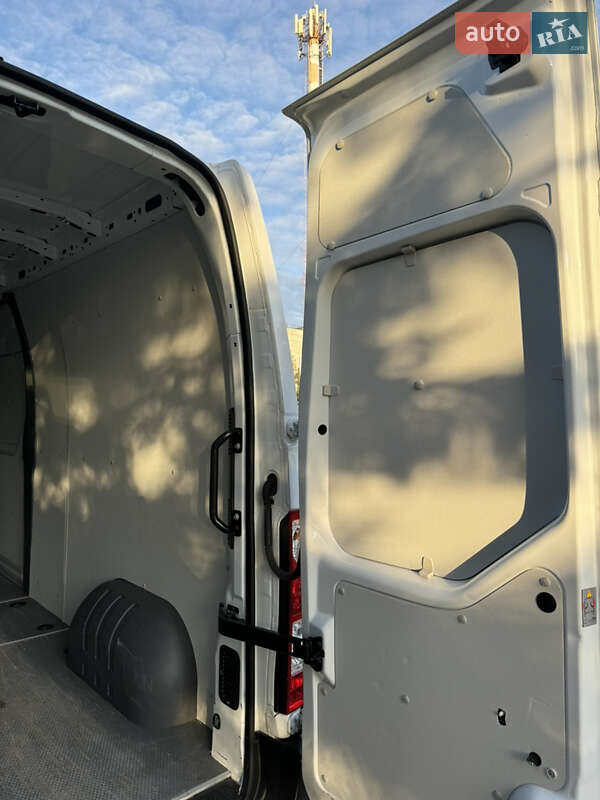 Вантажний фургон Nissan NV400 2020 в Луцьку