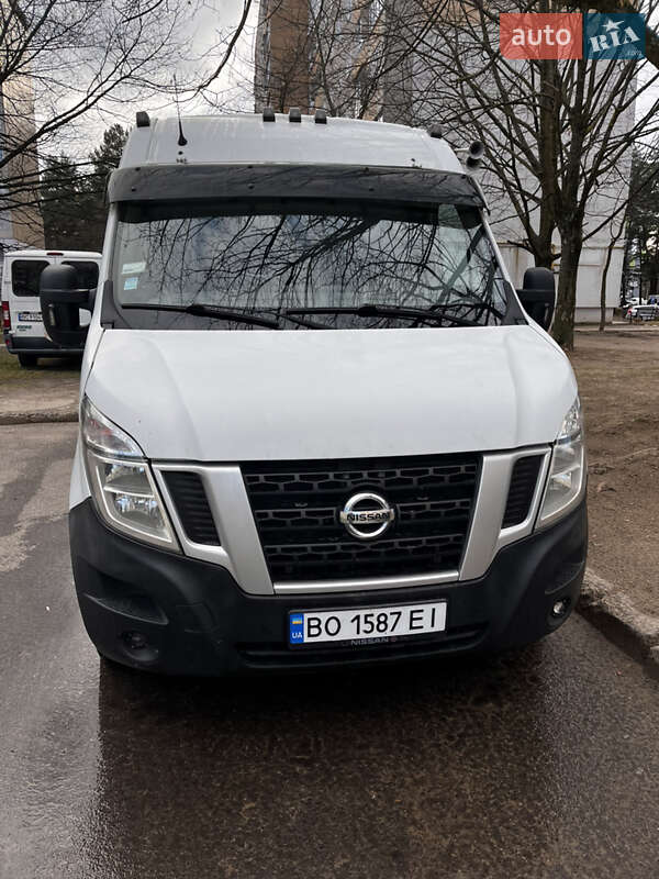 Nissan NV400 2012
