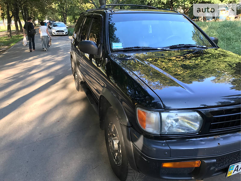 Внедорожник / Кроссовер Nissan Pathfinder 1997 в Киеве