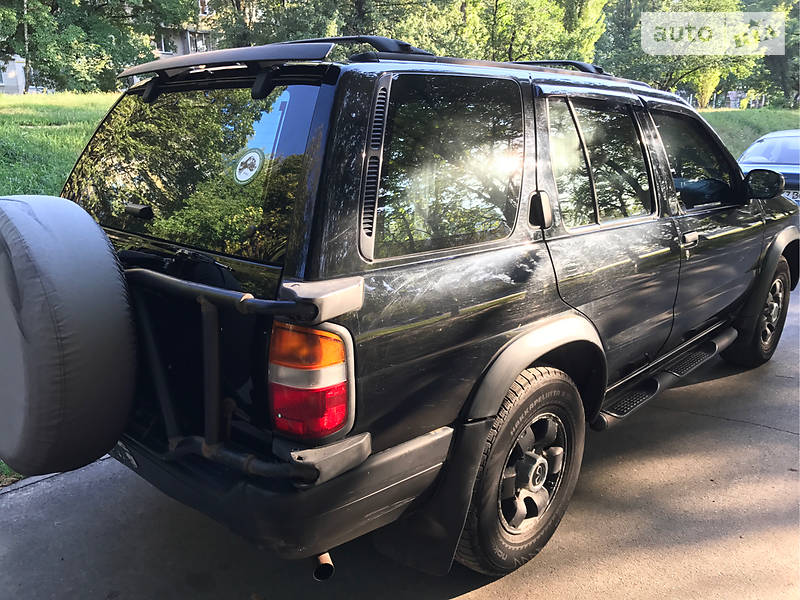 Внедорожник / Кроссовер Nissan Pathfinder 1997 в Киеве