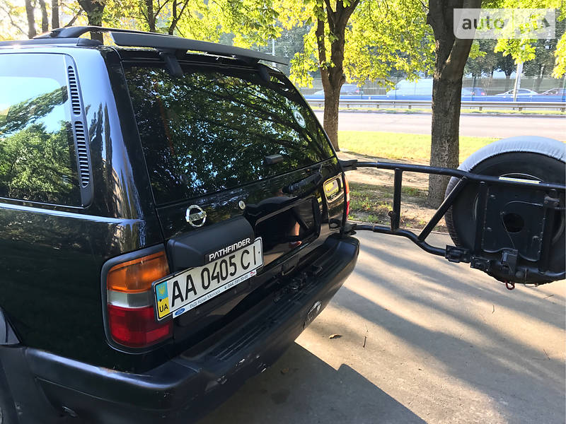 Внедорожник / Кроссовер Nissan Pathfinder 1997 в Киеве