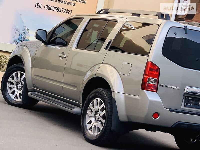 Позашляховик / Кросовер Nissan Pathfinder 2012 в 