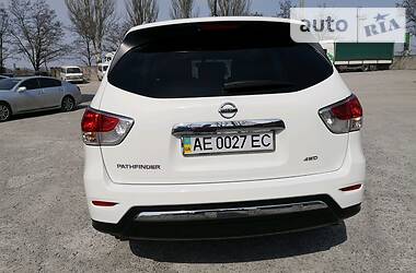 Позашляховик / Кросовер Nissan Pathfinder 2016 в 
