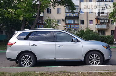 Внедорожник / Кроссовер Nissan Pathfinder 2015 в Черноморске