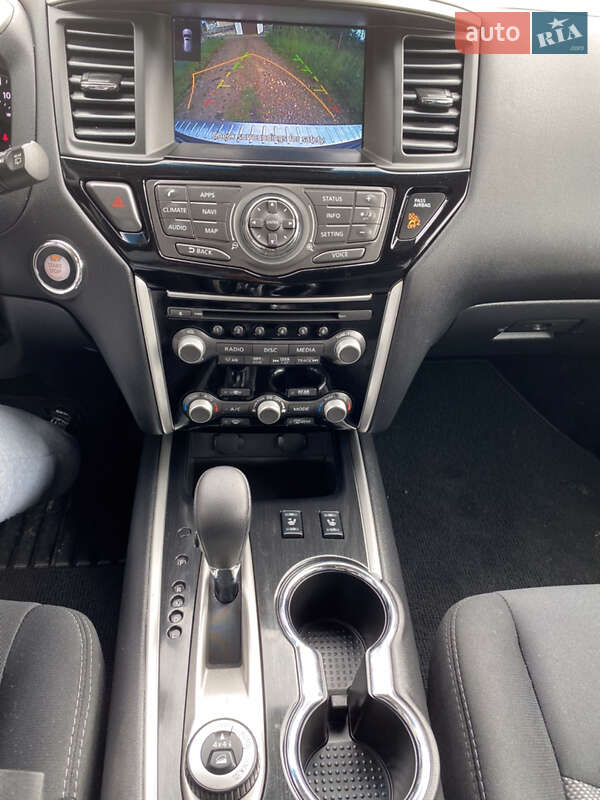 Внедорожник / Кроссовер Nissan Pathfinder 2017 в Черновцах
