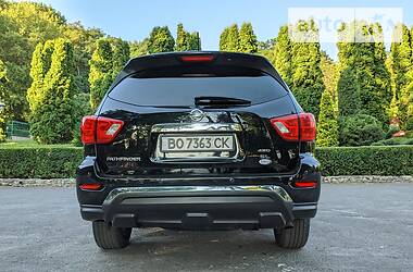 Внедорожник / Кроссовер Nissan Pathfinder 2018 в Киеве