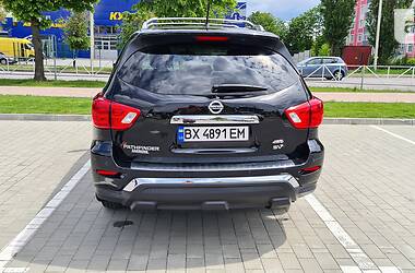 Внедорожник / Кроссовер Nissan Pathfinder 2017 в Хмельницком