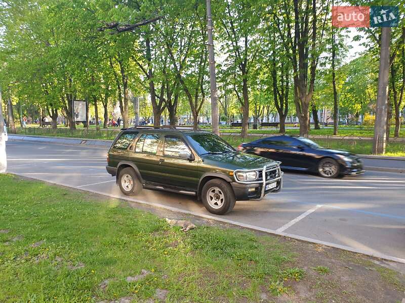 Внедорожник / Кроссовер Nissan Pathfinder 1999 в Киеве