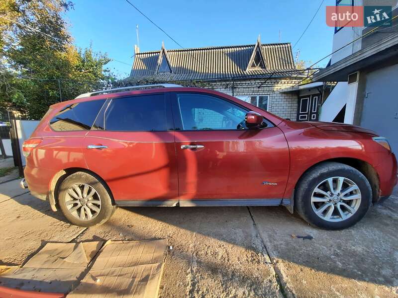 Позашляховик / Кросовер Nissan Pathfinder 2014 в Первомайську