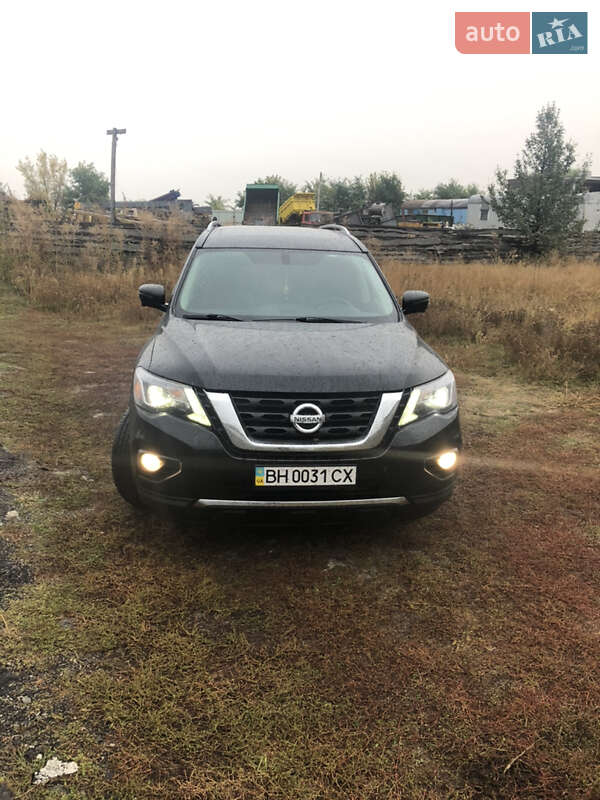 Позашляховик / Кросовер Nissan Pathfinder 2017 в Борисполі