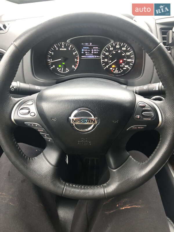 Позашляховик / Кросовер Nissan Pathfinder 2017 в Борисполі