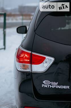 Позашляховик / Кросовер Nissan Pathfinder 2015 в Бурштині