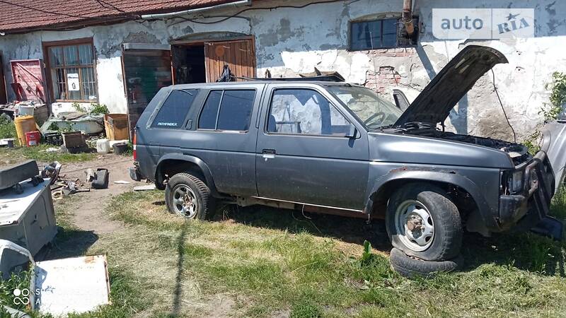 Внедорожник / Кроссовер Nissan Pathfinder 1994 в Коломые