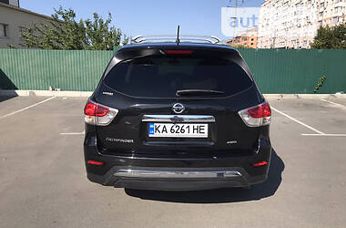 Внедорожник / Кроссовер Nissan Pathfinder 2016 в Киеве