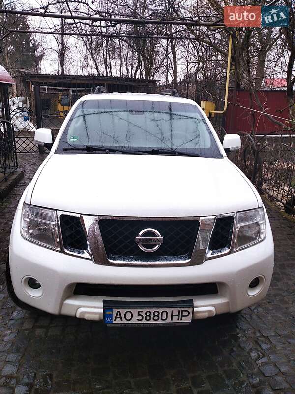 Позашляховик / Кросовер Nissan Pathfinder 2011 в Тячеві