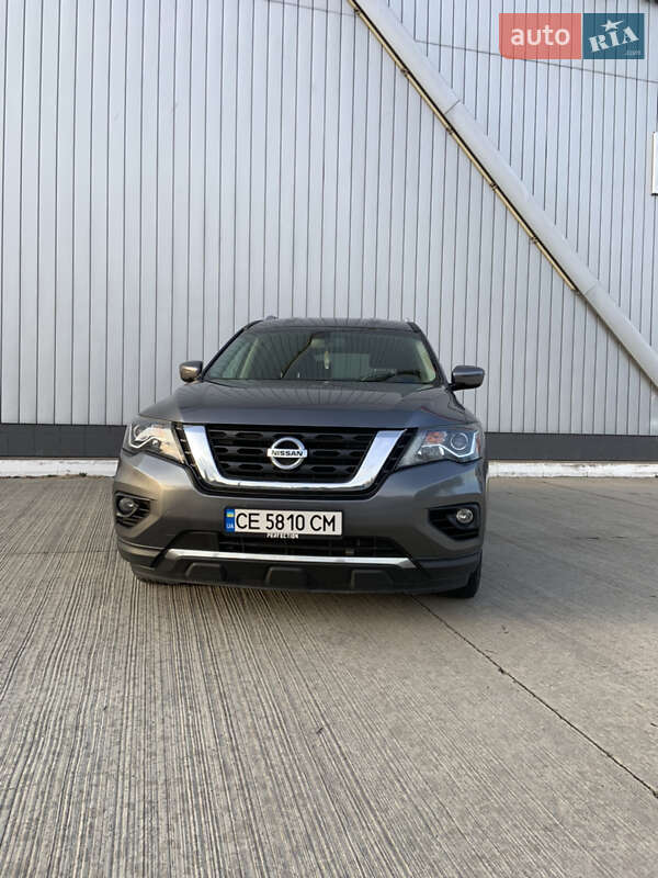 Внедорожник / Кроссовер Nissan Pathfinder 2017 в Черновцах