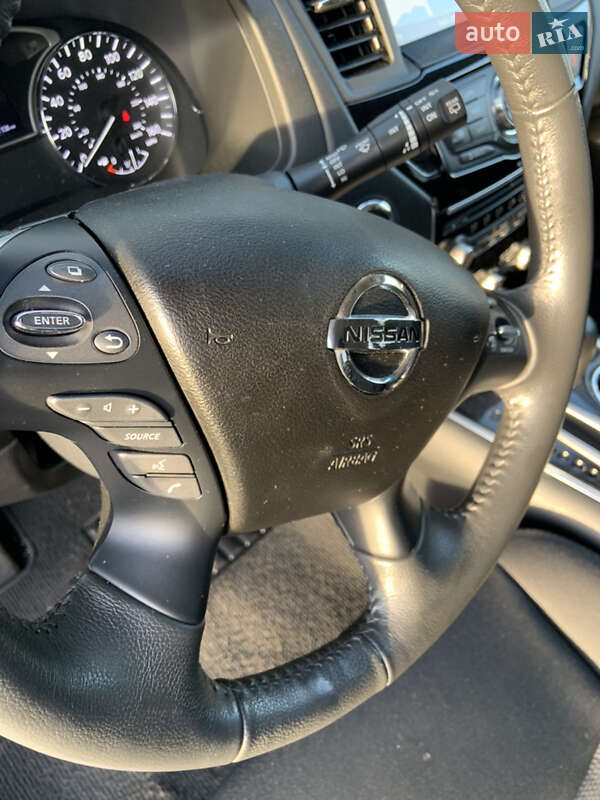 Внедорожник / Кроссовер Nissan Pathfinder 2017 в Черновцах