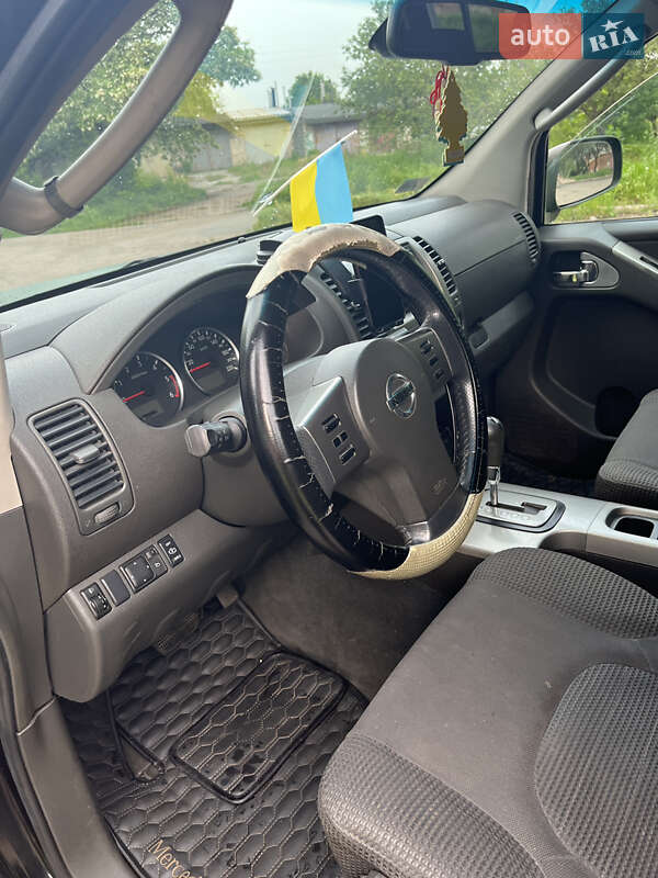 Внедорожник / Кроссовер Nissan Pathfinder 2006 в Краматорске